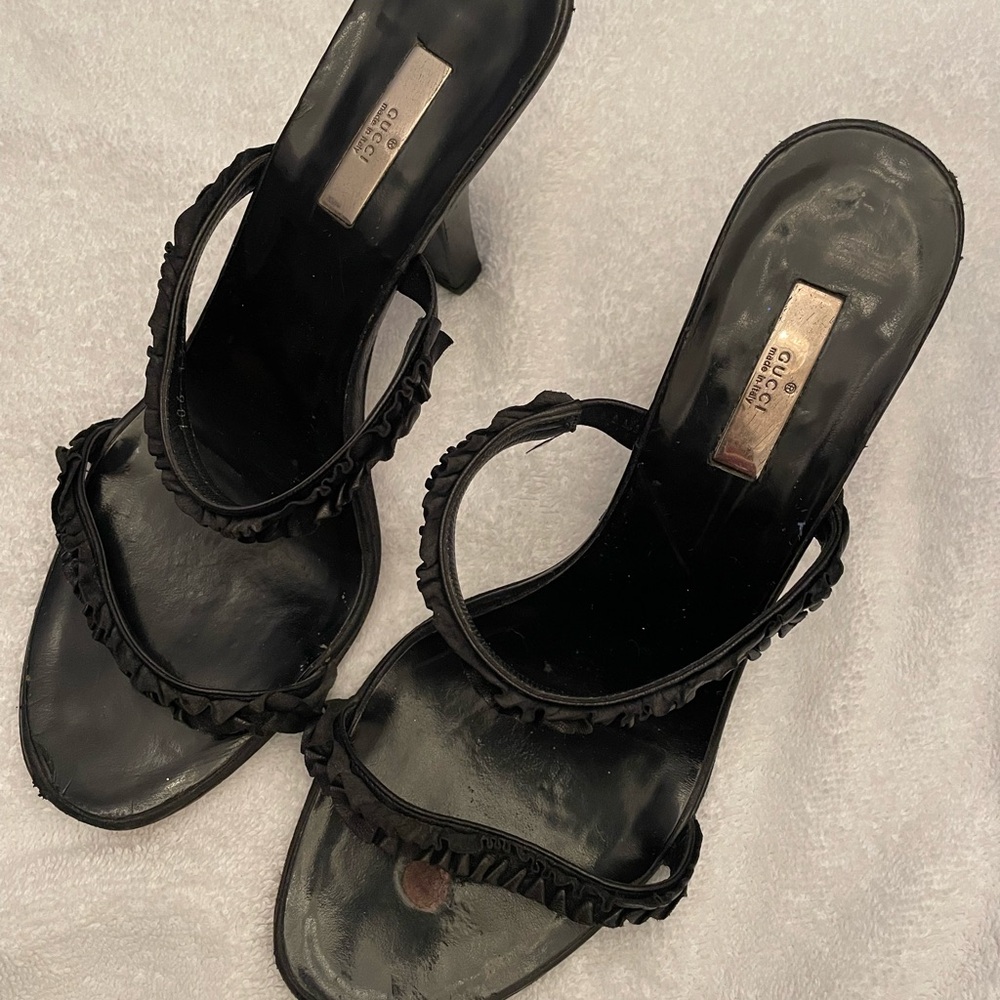 Gucci Women's Elegant Black Heels - Picture 6 of 6